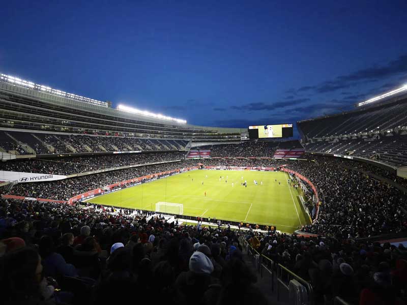 选择足球场照明灯具厂家需要考虑哪些因素？